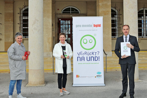ngelika Kroyer-Bergles, pro mente Burgenland, Projektmanagement & Sozialbegleitung, Soziallandesrat Leonhard Schneemann und Eva Blagusz, Obfrau und Geschäftsführerin pro mente Burgenland