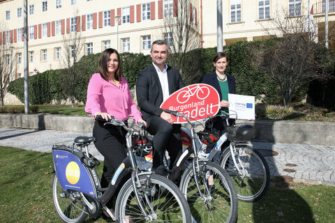 Natur- und Umweltschutzlandesrätin Mag.a Astrid Eisenkopf, Straßenbaulandesrat Mag. Heinrich Dorner und Christine Zopf-Renner, Leiterin der der Mobilitätszentrale Burgenland