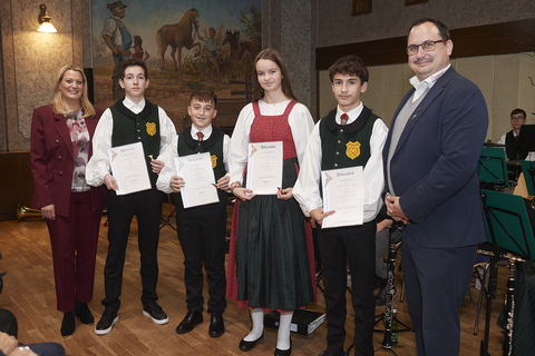 Landesrätin Mag.a (FH) Daniela Winkler gratulierte dem Musikverein Wallern-Pamhagen zum 45-jährigen Jubiläum.