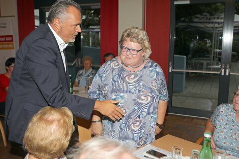 Landeshauptmann Hans Peter Doskozil im Gespräch mit BesucherInnen