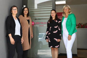 Der Lichtblick“-Leiterin Karin Behringer-Pfann, Landesrätin Astrid Eisenkopf, Frauenministerin Ines Stilling und Elisabeth Böhm, Bürgermeisterin von Neusiedl am See