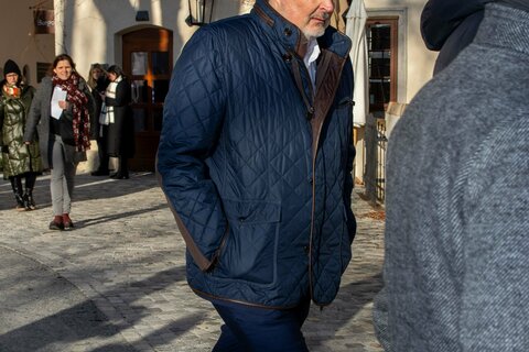 Landeshauptmann Mag. Hans Peter Doskozil beim Rundgang auf der Burg Schlaining.