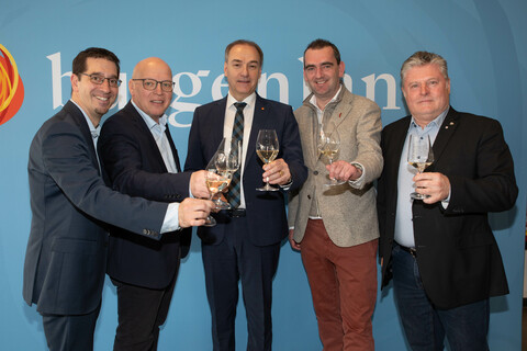 Christian Zechmeister, GF Wein Burgenland, Ök. Rat Andreas Liegenfeld, Präsident des Burgenländischen, Landesrat Leonhard Schneemann, Wein Burgenland Obmann Herbert Oschep mit Wein Burgenland Ehrenobmann Matthias Siess