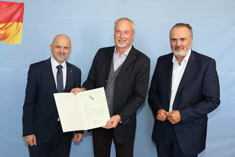 Landeshauptmann Hans Peter Doskozil und Bildungsdirektor Heinz Josef Zitz (li.) mit dem neuen Leiter der SOB Pinkafeld und SOB Güssing Mag. Günter Hochwarter, MSc (WU)