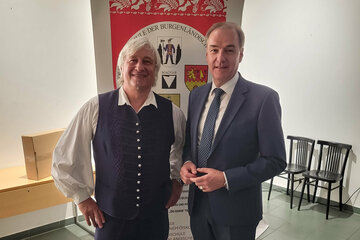 Landesrat Dr. Leonhard Schneemann mit Mag. Attila Somogyi, Leiter der Volkshochschule der Burgenländischen Ungarn