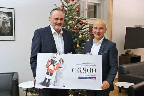 LH Hans Peter Doskozil mit Center Manager Mario Schwann