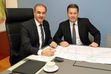 Landesrat Dr. Leonhard Schneemann mit Geschäftsführer Mag. Harald Zagiczek (v.l.).