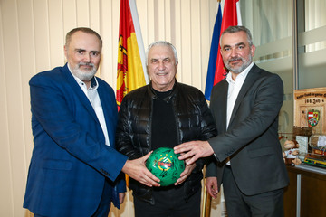 Trafen sich zum Gedankenaustausch: Landeshauptmann Hans Peter Doskozil mit ‚Goleador‘ Hans Krankl und Sportlandesrat Heinrich Dorner.