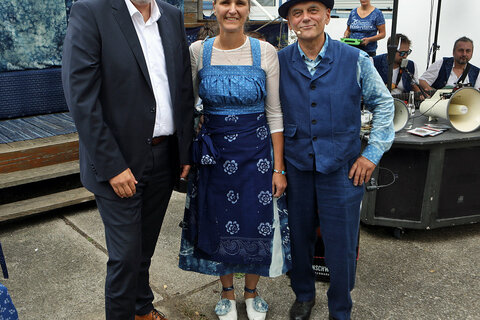 Miriam und Joseph Koó mit Landeshauptmann Hans Peter Doskozil bei der Jubiläumsfeier.