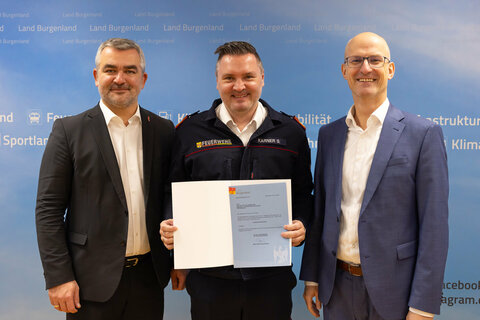 Landesrat und Feuerwehrreferent Mag. Heinrich Dorner, Landesfeuerwehrdirektor, DI (FH) Sven Karner MSc und Landesamtsdirektor Mag. Ronald Reiter, MA