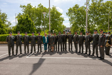 Landesrätin Daniela Winkler bei der Vorstellung der neu ausgemusterten Leutnante und Wachtmeister des Bundesheeres.