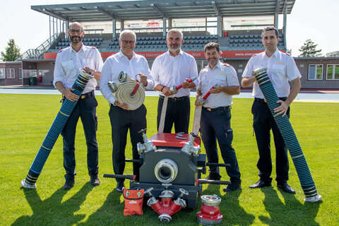 Daniel Benczak von der Freiwilligen Stadtfeuerwehr Eisenstadt, Eisenstadts Bürgermeister LAbg. Mag. Thomas Steiner, Landesrat Mag. Heinrich Dorner, Landesfeuerwehrkommandant-Stellvertreter LBDS Kpt. Harald Josef Nakovich und Stadtfeuerwehr-Kommandant ABI Rainer Schwarz freuen sich auf die internationalen Wettkämpfe.