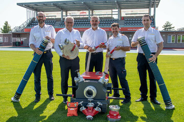 Daniel Benczak von der Freiwilligen Stadtfeuerwehr Eisenstadt, Eisenstadts Bürgermeister LAbg. Mag. Thomas Steiner, Landesrat Mag. Heinrich Dorner, Landesfeuerwehrkommandant-Stellvertreter LBDS Kpt. Harald Josef Nakovich und Stadtfeuerwehr-Kommandant ABI Rainer Schwarz freuen sich auf die internationalen Wettkämpfe.