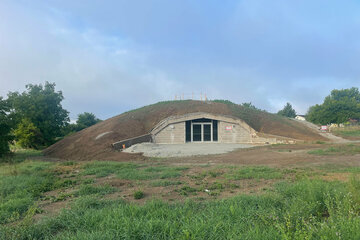 Die Arbeiten schreiten zügig voran, aktuell werden die Begrünung vor dem Areal sowie die Innenausstattung vorgenommen.