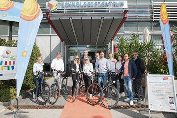 Landesrat Mag. Heinrich Dorner (4.v.l.) und Teilnehmer des von der Mobilitätszentrale Burgenland, der Wirtschaftsagentur Burgenland und der Landesholding organisierten Radservicetages.