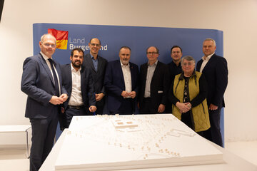 Franz Öller, Geschäftsführer Gesundheit Burgenland; Kilian Brandstätter, Bürgermeister Gols; Josef Strohmaier, Projektleiter Klinik Gols, Landeshauptmann Hans Peter Doskozil; Franz Ederer, Architekt Klinik Gols;Armin Haghirian, Architekt Klinik Gols; Ursula Horak, Gestaltungsbeirätin Klinik Gols; Christian Hofstädter, Projektleiter Klinik Gols.