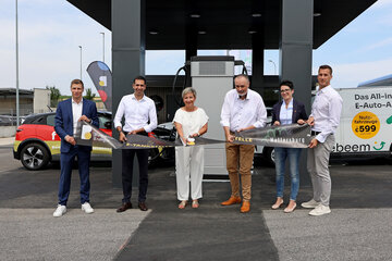 BE Solution GF Benjamin Böckl, Burgenland Energie CEO Stephan Sharma, Bürgermeisterin Mattersburg Claudia Schlager, Landeshauptmann Hans Peter Doskozil, LIB GF Jutta Benedek, Solah Group GF Alexander Pultz