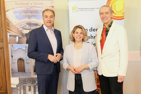 Landesrat Leonhard Schneemann, KBB Geschäftsführerin Claudia Priber und KLANGfestival-Intendant Gerhard Krammer.