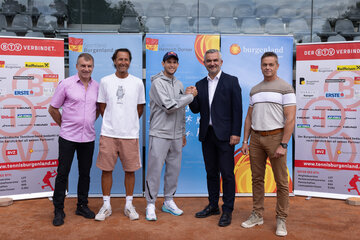 Günter Kurz, Präsident des Burgenländischen Tennisverbandes, Wolfgang Thiem, Dominic Thiem, Sportlandesrat Heinrich Dorner und Anton Beretzki, Geschäftsführer Sport Burgenland GmbH (v.l.).