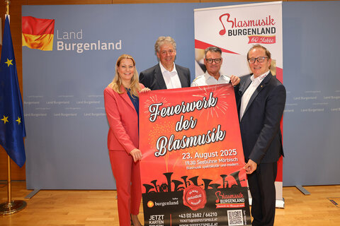 Präsentierten das Programm zum „Feuerwerk der Blasmusik“ am 23. August auf der Seebühne Mörbisch: (v.l.) Landesrätin Mag.a (FH) Daniela Winkler, Mag. Dr. Günther Kleidosty MAS, Landesobmann-Stv./Bildungsbeauftragter Burgenländischer Blasmusikverband, Mag. Johann Kausz, Landeskapellmeister Bgld. Blasmusikverband/Kapellmeister Militärmusik Bgld., DI Peter Reichstädter, Landesobmann Burgenländischer Blasmusikverband.