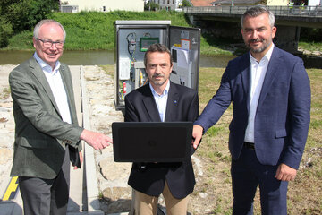 Mit der Freischaltung durch Niederösterreichs LH-Stellvertreter Stephan Pernkopf, DI Franz Higer, Hydrologie Niederösterreich, und Landesrat Heinrich Dorner wurde der Betrieb des neu entwickelten Hochwasserprognosesystems für die Leitha offiziell gestartet