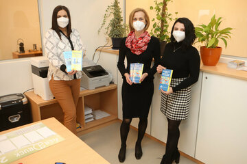 Landeshauptmann-Stellvertreterin Astrid Eisenkopf mit Leiterin Karin Gölly und Julia Gingl (von links) in den neuen Räumlichkeiten des Gewaltschutzzentrums