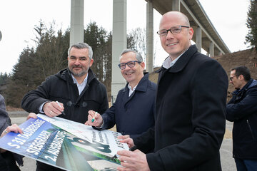 Straßenbaulandesrat Heinrich Dorner mit Alexander Walcher (2. v. l.) und Andreas Fromm, Geschäftsführer der ASFINAG Bau Management GmbH