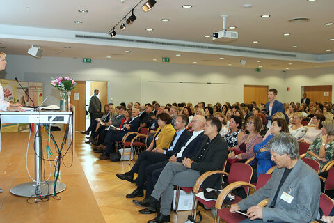 Tag der digitalen Bildung Bildungslandesrätin Daniela Winkler bei der Begrüßung am Tag der digitalen Bildung im Burgenland im Techlab Eisenstadt