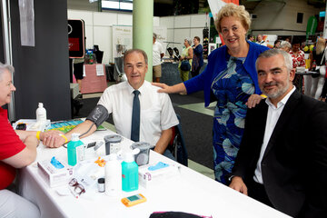 Landesrat Dr. Leonhard Schneemann und Landesrat Mag. Heinrich Dorner bei der Volkshilfe Burgenland, im Bild mit Präsidentin Verena Dunst.