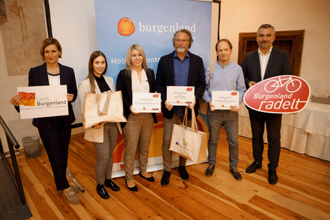 Landesrat Heinrich Dorner und Christine Zopf-Renner mit Vertreterinnen und Vertretern von Reduce Gesundheitsresort Bad Tatzmannsdorf (Personalleiterin Birgit Kollmann-Bieler), ÖBB Team Burgenland Helmut Hauser) und dem Amt der Burgenländischen Landesregierung (Markus Rothensteiner).