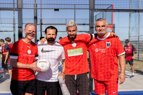 (v.l.) Padbol Österreich-Präsident Heinz Palme, der neue U 18-Coach Roman Wallner, Padbol Österreich Gründer Gyuri Garics und Landesrat Heinrich Dorner traten bei einem Legenden-Spiel im Padbol gegeneinander an.