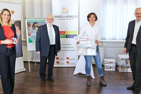 LRin Mag.a Daniela Winkler, Präsident Dr. Ralf Becker, Verband der ChemielehrerInnen Österreichs, Andrea Karner von der SMS Oberschützen, BD Mag. Heinz Josef Zitz