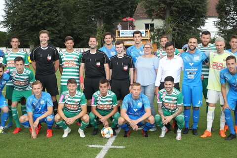 Beide Teams mit Sponsor Lisa-Maria Fuith-Rakowitz sowie Landesrat Christian Illedits
