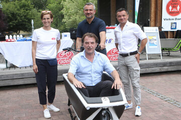 DI Christine Zopf-Renner (Leiterin der Mobilitätszentrale Burgenland), Landesrat Mag. Heinrich Dorner, Geschäftsführer Richard Gert Senninger (Tourismus Geschäftsführer Bad Tatzmannsdorf) mit Bürgermeister Mag. Gert Polster.