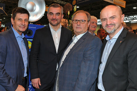 Landeshauptmann Hans Peter Doskozil, Tourismuslandesrat MMag. Alexander Petschnig, Landesrat Christian Illedits, Landesrat Mag. Heinrich Dorner und Landesrätin Mag.a (FH) Daniela Winkler konnten am heutigen Eröffnungstag auf der Ferien-Messe Wien beim bereits traditionellen VIP-Empfang auf dem Burgenlandstand Spitzen der Kultur, des Tourismus und der Wirtschaft begrüßen