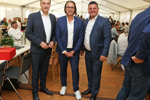 Landesrat Leonhard Schneemann mit Geschäftsführer Kommerzialrat Jochen Joachims und Bürgermeister Michael Kefeder (v.l.) bei der Jubiläumsfeier.