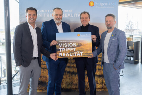 Burgenland Tourismus-Geschäftsführer Didi Tunkel, Landeshauptmann und Tourismusreferent Hans Peter Doskozil, Zukunftsforscher und Tourismusexperte Andreas Reiter und Burgenland Tourismus-CMO Kurt Kaiser (v.l.) beim Presse-Talk.