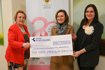 Pink Ribbon Charity-Aktion: Landtagspräsidentin Verena Dunst, Andrea Konrath, Geschäftsführerin Krebshilfe Burgenland und Landeshauptmann-Stellvertreterin Astrid Eisenkopf
