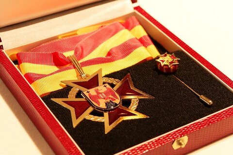 Ehrenzeichen des Landes