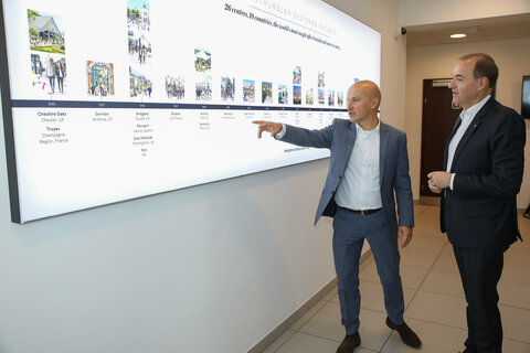 Landesrat Dr. Leonhard Schneemann im Gespräch mit Generalmanager Mag. Mario Schwann