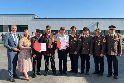 Landesrat Dr. Leonhard Schneemann eröffnete das neue Feuerwehr- und Vereinshaus im Ortsteil Holzschlag (Gemeinde Unterkohlstätten).