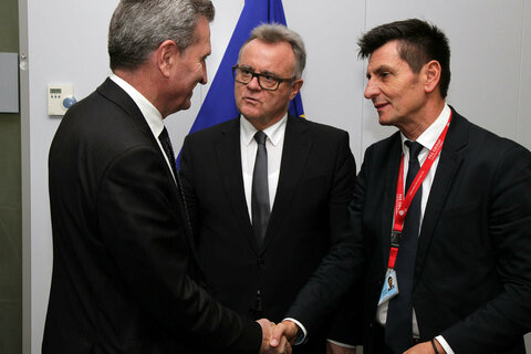 LH Hans Niessl und LTP Christian Illedits trafen in Brüssel mit EU-Kommissar Günther Oettinger und AdR-Präsident Karl-Heinz Lambertz, Österreichs Botschafter bei der Europäischen Union, zu informellen Gesprächen