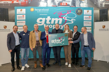 Gruppenbild anlässlich der Präsentation der GTM Trophy 2023 mit (v.l.) Sporthilfe Österreich Geschäftsführer Mag. Gernot Uhlir, Stefan Koubek, Michael Konsel, GTM-Gründer KR Thomas Zanyath, Landeshauptmann Mag. Hans Peter Doskozil, Ivona Dadic, Porsche Wien Nord Geschäftsführer Wolfgang Zowa, GTM-Veranstalter Dominik Gschiegl MSc.