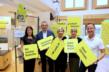 Eröffnung der Wanderausstellung ‚Boden g’scheit nutzen‘ in der Bauermühle in Mattersburg: v.l.: Univ.Lektorin Dipl.-Ing.in Dr.in techn. Helene Linzer, Technische Universität Wien, Infrastrukturlandesrat Mag. Heinrich Dorner, Bgm.in LAbg. Claudia Schlager, Agnes Feigl vom Verein „Landluft“ – Veranstalter der Wanderausstellung, Mario Abl, Bürgermeister Trofaiach