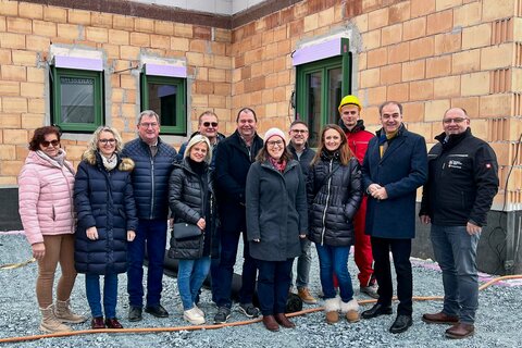 Soziallandesrat Dr. Leonhard Schneemann bei der Gleichenfeier des Pflegestützpunktes Grafenschachen,