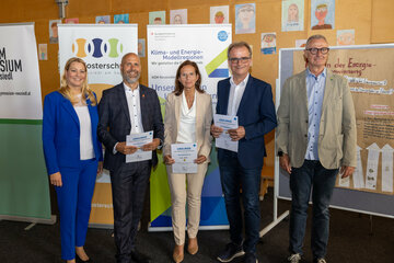 Bildungslandesrätin Daniela Winkler, Direktor Hannes Schmid (HAK Frauenkirchen), Direktorin Tanja Bayer-Felzmann (Gymnasium Neusiedl am See), Direktor Wolfgang Borbély (Klosterschule Neusiedl am See), Robert Schitzhofer (Modellregionsmanager der Klima- und Energie-Modellregion „Neusiedler See - Seewinkel“)