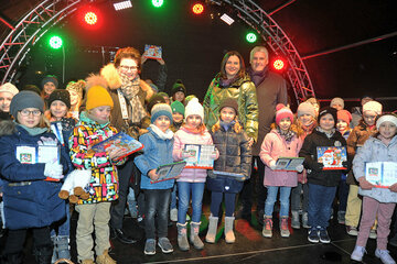 Die Kleinsten sorgten mit Lesungen und Liedern für eine rührende, gelungene Eröffnung der Ruster Adventmeile.