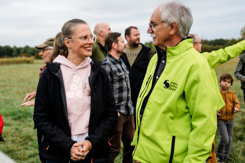 LH-Stv.in Anja Haider-Wallner besuchte im Rahmen des „Netzwerks Trittsteinbiotope“ die Rohrlusswiesen in Gattendorf.
