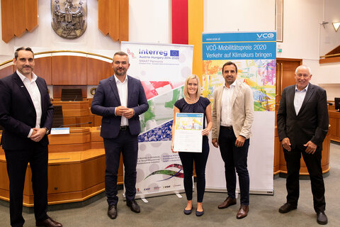 ÖBB-Regionalmanager Christof Hermann, Landesrat Heinrich Dorner, DI Andrea Moser, Ing. Joachim Hacker und VCÖ-Geschäftsführer Willi Nowak, E-Carsharing im südburgenländischen ökoEnergieland