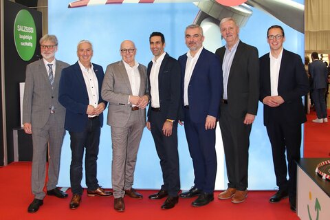 Wohnbaulandesrat Heinrich Dorner beim Stand der Burgenland Energie.